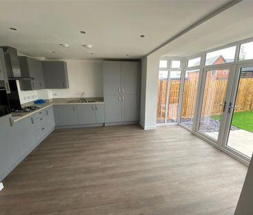 3 bedroom semi-detached house to rent - Photo 2