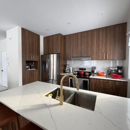 4.5 A LAVAL TRÈS LUXUEUX ET TRANQUILLE!! - Photo 3