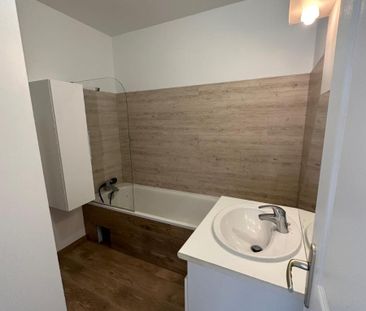 Location Appartement 3 pièces 64m² ANDEVILLE 60570 - Photo 2