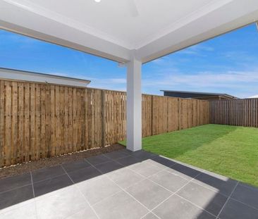 Low-Maintenance Modern Comfort in the Heart of Oonoonba! - Photo 2