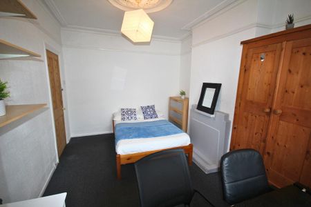 4 bedroom terraced house to rent - Photo 3