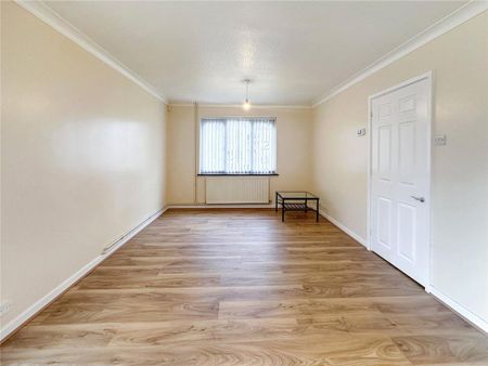 4 bedroom detached house to rent - Photo 3