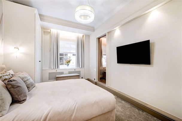 A beautiful two bedroom apartment situated in the desirable Grosvenor Square. - Photo 1