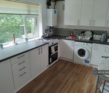 1 bedroom in a flat share to rent - Photo 3