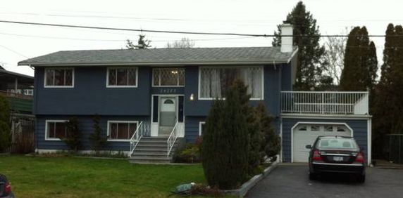 Spaciou and cozy 4 bedroom+2 bath whole house@Langley City - Photo 2