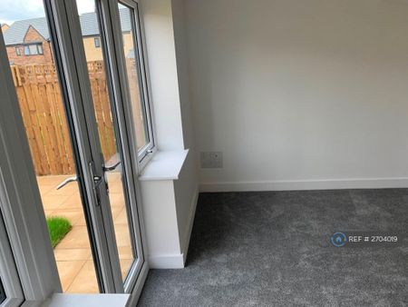 2 bedroom semi-detached house to rent - Photo 3