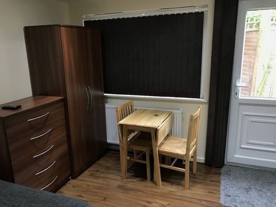 Studio Flat, Cranhurst Road, NW2 - Photo 1