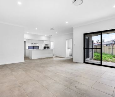 2/5 Grafton Place, Jamisontown - Photo 3