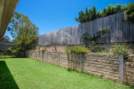 Spacious Four Bedroom Coomera Home with Additional LIving Space - Photo 4
