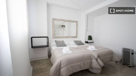 2 room luxury Flat for rent in Valencia, Spain - Photo 4
