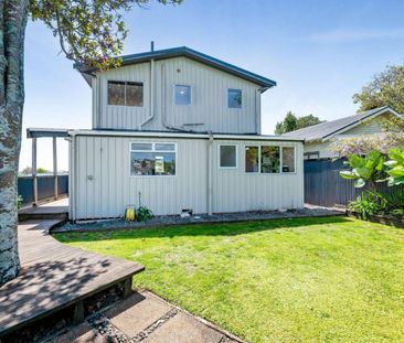 Three Bedroom Central Family home - Photo 3