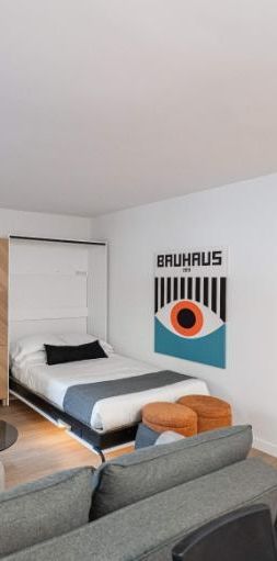 Appartement Meublé Moderne à Louer – Centre-Ville de Montréal - Photo 1