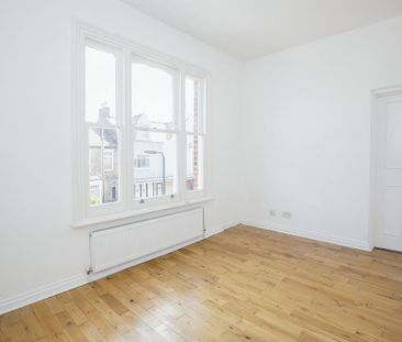 3 bedroom flat to rent - Photo 3