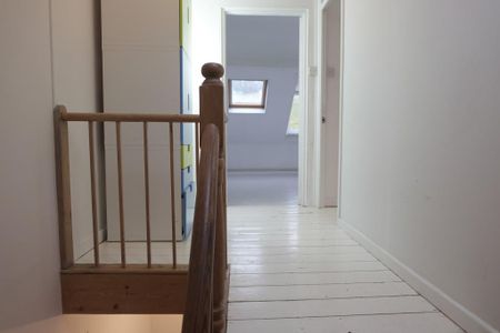 4 bedroom semi-detached house to rent - Photo 2