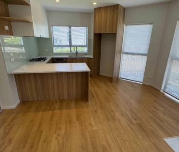 Newly 3Bedroom2.5Bathroom - Photo 2