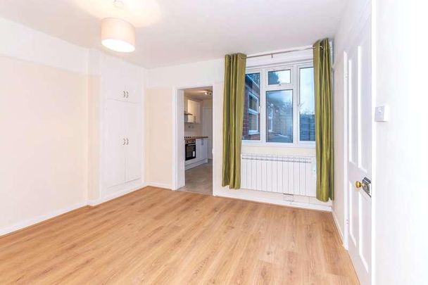 Bytham Road, Creeton, NG33 - Photo 1