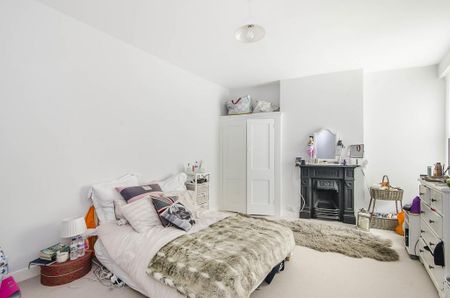 4 bedroom flat to rent - Photo 4