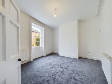 4 Bedroom Detached House - Photo 3