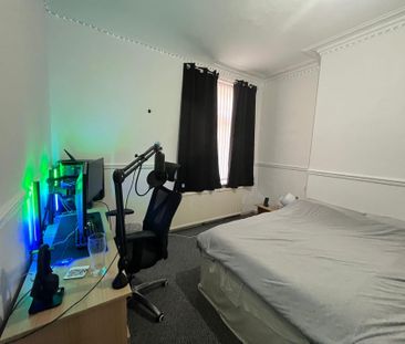 Broughton, Salford - Photo 4