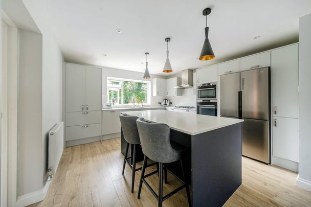 5 bedroom detached house to rent - Photo 1