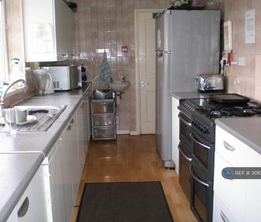 1 bedroom in a house share to rent - Photo 5
