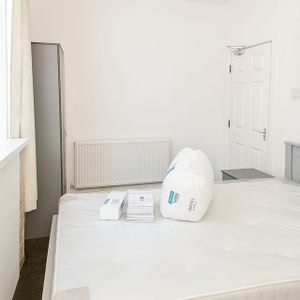 Room in a Shared House, Newcombe Road, B21 - Photo 3