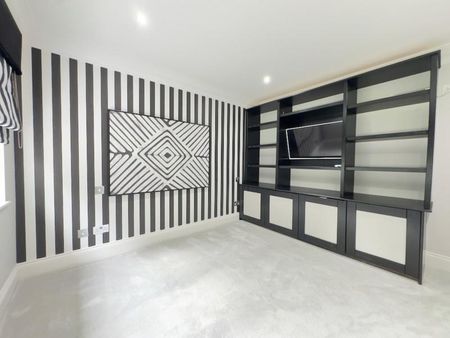 5 bedroom detached house to rent - Photo 3