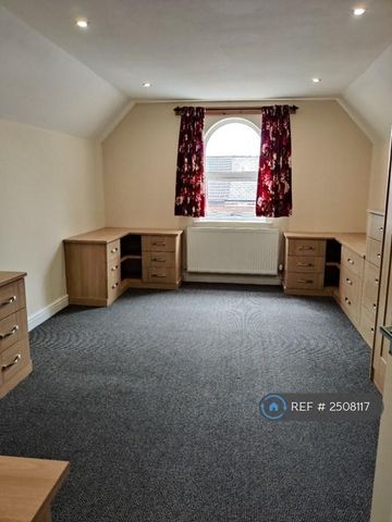 4 bedroom end of terrace house to rent - Photo 4