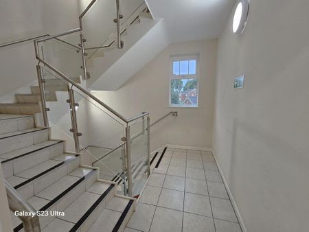 2 bedroom flat to rent - Photo 3