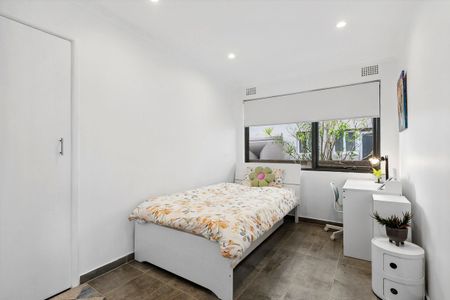 Spacious Family Home in Sought-After Killarney Heights - Photo 5