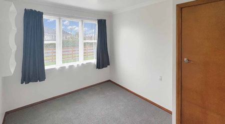 LEVIN - 3 BEDROOM - Photo 4