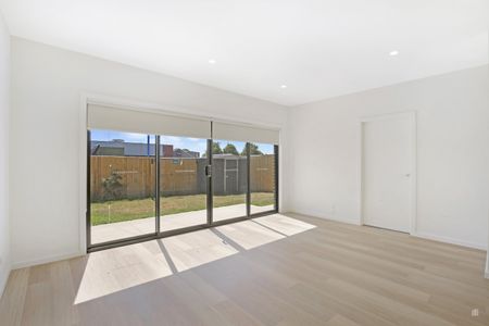 8 Bias Way, Hoppers Crossing VIC 3029 - Townhouse For Rent | Domain - Photo 2