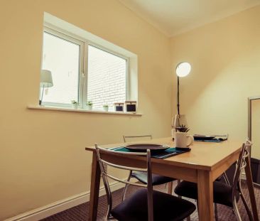 6 Bedroom House - Photo 2