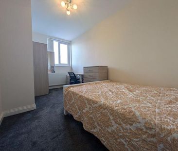 5 bedroom flat to rent - Photo 1