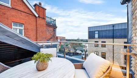 2 bedroom flat to rent - Photo 2