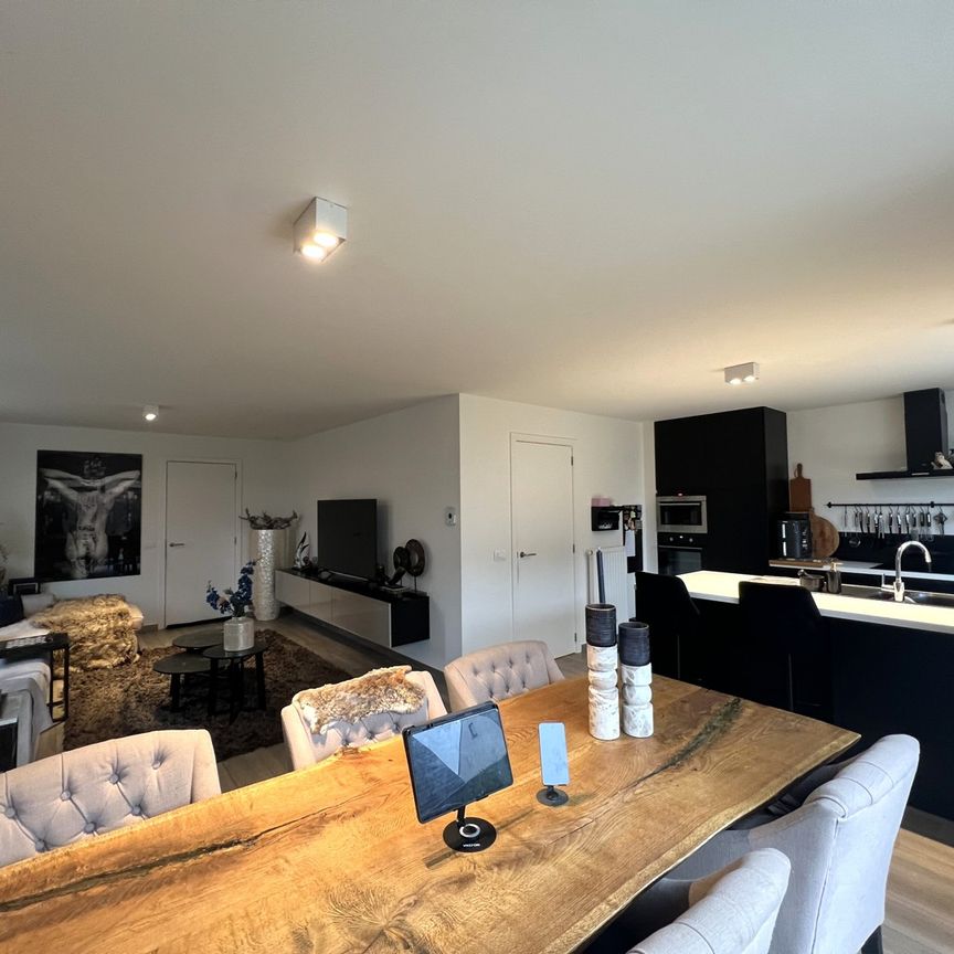 Ruime woning met 5 slaapkamers nabij het centrum - Photo 1