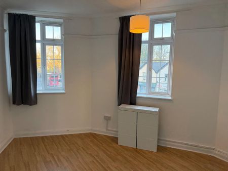 3 bedroom flat to rent - Photo 3