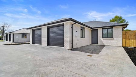 Modern Two Bedroom Unit with Ensuite - Photo 4