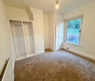 2 bedroom end of terrace house to rent - Photo 5