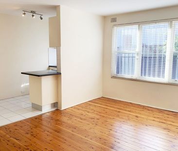 Sun-Filled One Bedroom Apartment in Prime Location - Photo 1