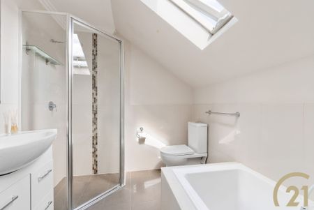 Modern 2 Bedroom Townhouse - Photo 4