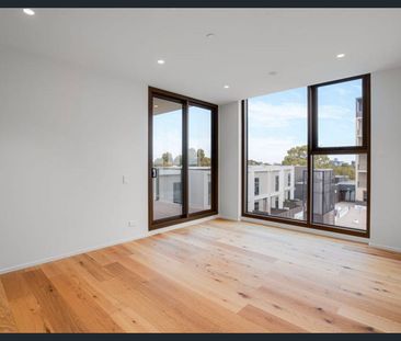 Hi, I’m City Convenience with a Calm Outlook - Photo 1