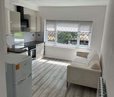 1 Bed Flat, Lower Addiscombe Road, CR0 - Photo 1