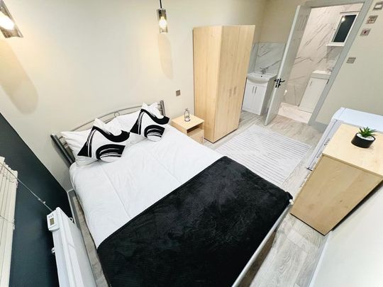Room in a Shared Flat, Dunbar St, SE27 - Photo 1