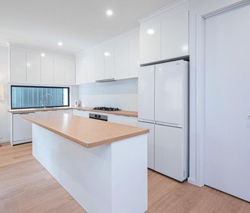 Modern 4 Bedroom Home - Photo 6