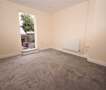 2 bed Flat for rent - Photo 4