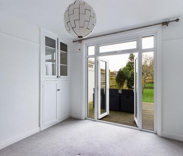 3 bedroom semi-detached house to rent - Photo 2