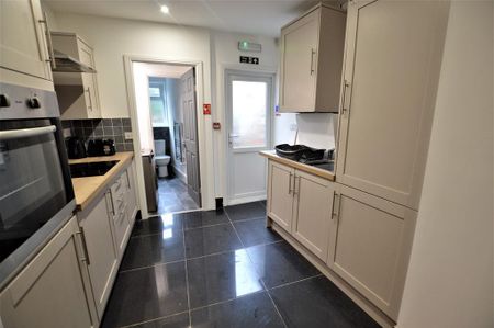 1 bedroom in a house share to rent - Photo 5