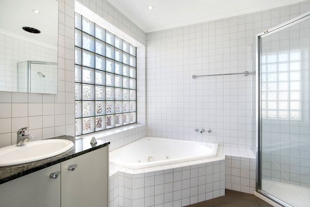 Thinking of selling? Contact our agent - Photo 1