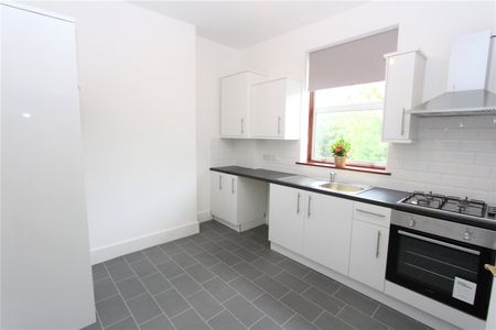 Station Road, N21, London - Photo 3